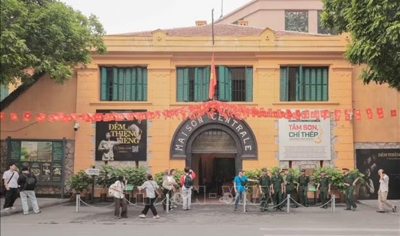 Di tích Nhà tù Hỏa Lò hút khách trong và ngoài nước