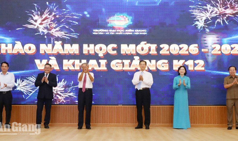 Nguyên Thủ tướng Nguyễn Tấn Dũng dự khai giảng Trường Đại học Kiên Giang