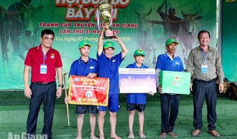 Đôi bò số 23 vô địch Hội đua bò Bảy Núi tranh cúp ATV lần thứ 31