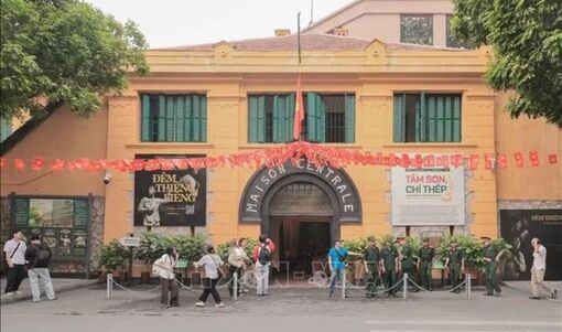 Di tích Nhà tù Hỏa Lò hút khách trong và ngoài nước