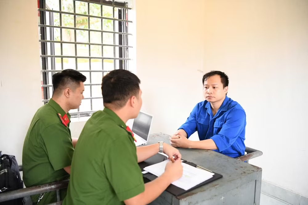 Triệt phá đường dây rửa tiền và vận chuyển trái phép tiền tệ qua biên giới