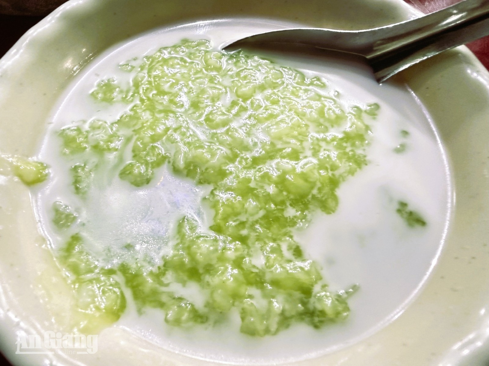 Cháo lá dứa, cháo đậu - Thức quà đêm bình dân ở An Giang