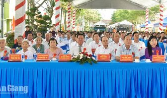 Dâng hương tưởng niệm Anh hùng Lực lượng vũ trang nhân dân Mai Thị Nương