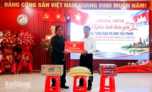 Khánh Bình hỗ trợ kiều bào Campuchia bị ảnh hưởng do lũ