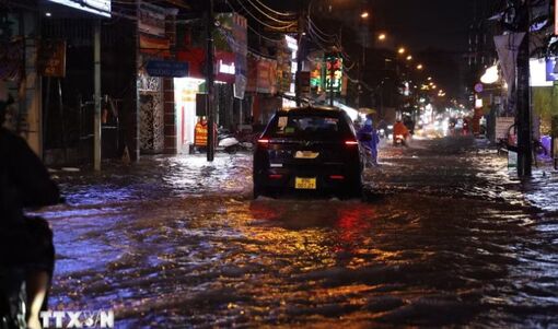 Thời tiết ngày 12/10: Bắc Bộ ngày nắng, Trung và Nam Bộ có mưa dông