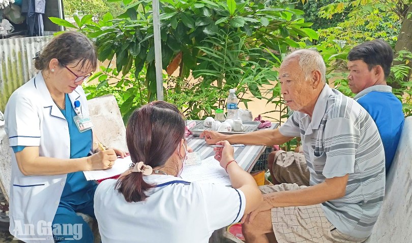 An Giang gỡ khó trong khám sức khỏe định kỳ miễn phí cho toàn dân