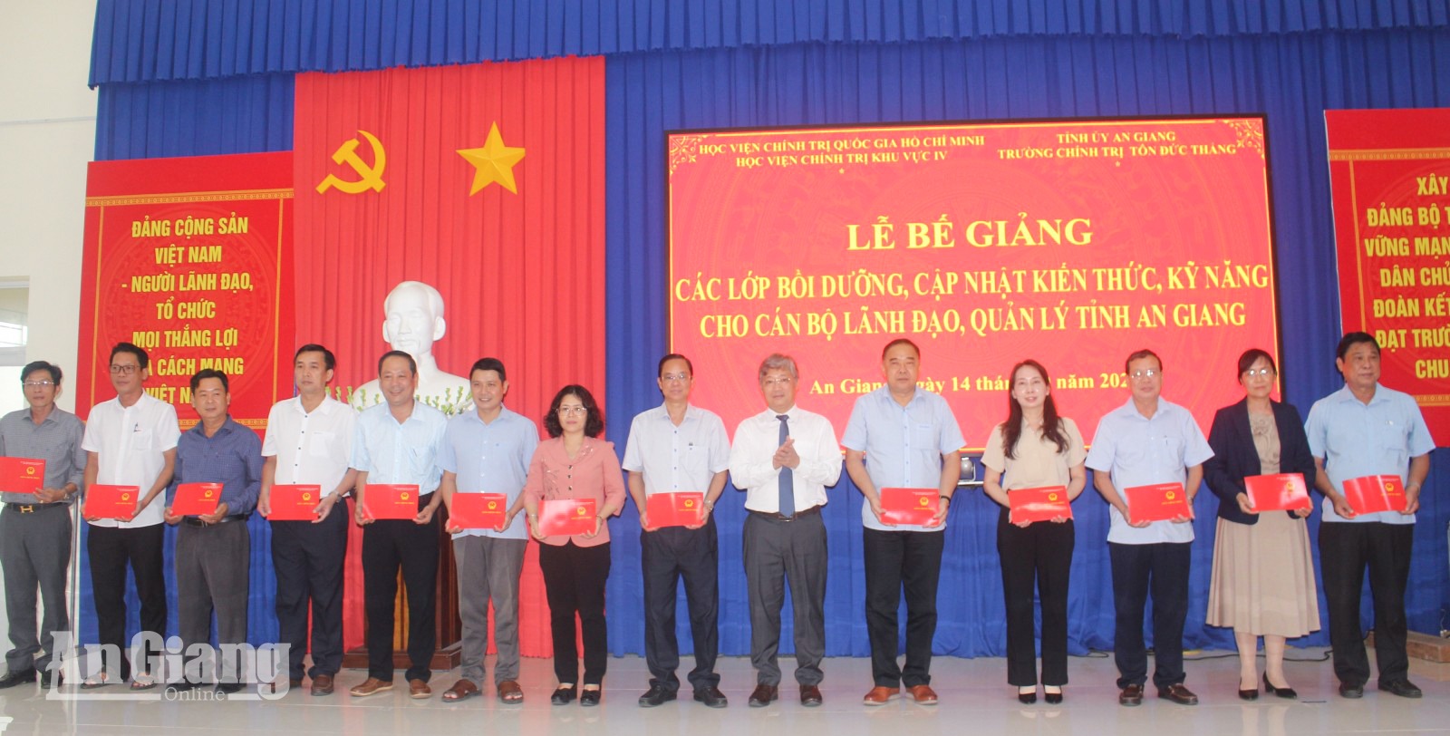 148 cán bộ An Giang hoàn thành bồi dưỡng kiến thức, kỹ năng