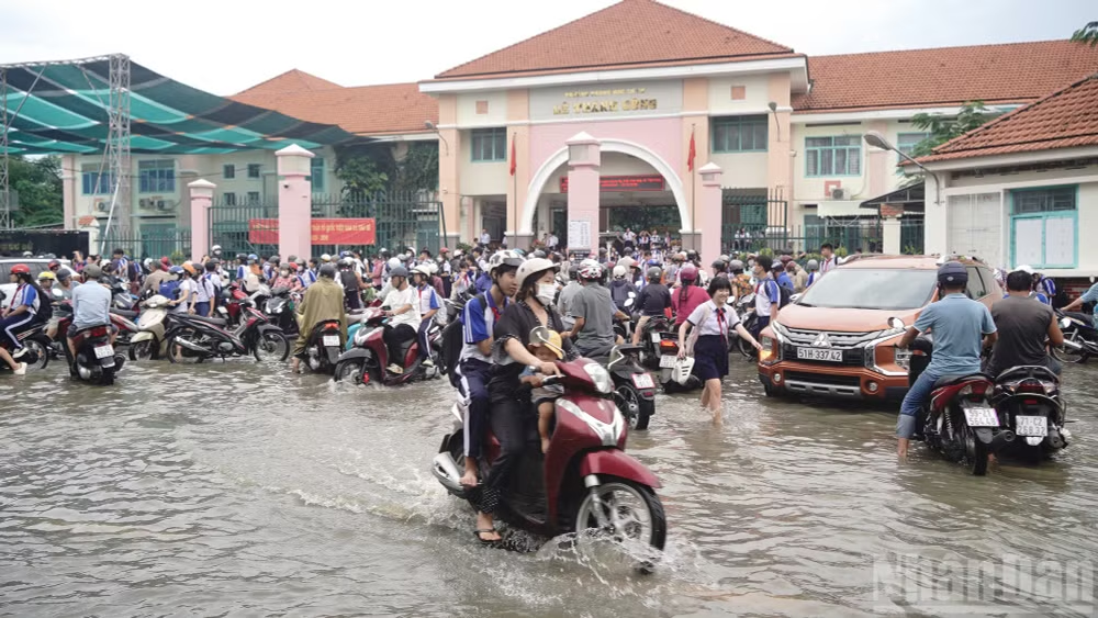 Cảnh báo ngập tại Thành phố Hồ Chí Minh và ven biển Nam Bộ do triều cường