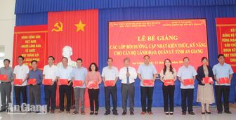 148 cán bộ An Giang hoàn thành bồi dưỡng kiến thức, kỹ năng
