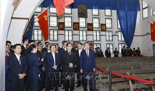 Chủ tịch Quốc hội thăm một số di tích lịch sử cách mạng tiêu biểu tại Thiểm Tây, Trung Quốc