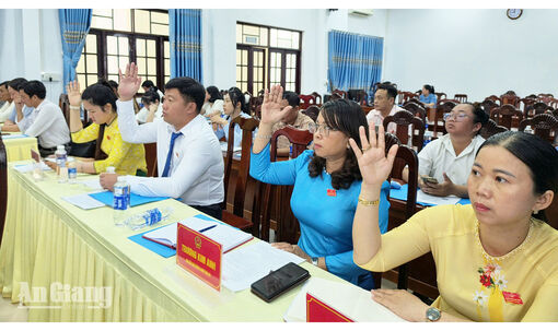 HĐND xã Giang Thành thống nhất giao 285 biên chế năm 2026