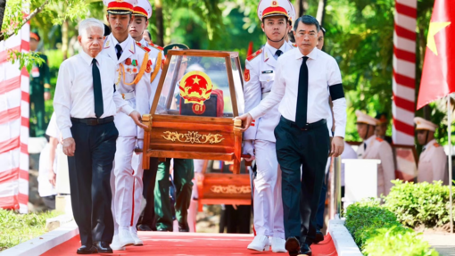 Tiễn đưa hài cốt liệt sĩ tại Công viên Lê Thị Riêng về nơi an nghỉ cuối cùng