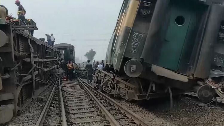 Pakistan: Tàu hỏa trật bánh, ít nhất 5 người thiệt mạng