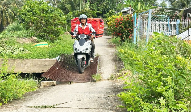 Đường nông thôn xuống cấp, người dân lo mất an toàn