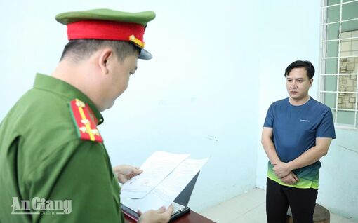 Tạm giam giám đốc phòng giao dịch lừa đảo chiếm đoạt tài sản