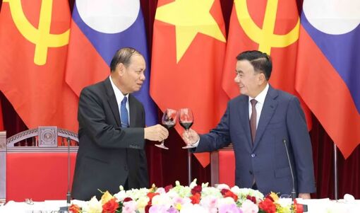 Thường trực Ban Bí thư Trần Cẩm Tú chủ trì lễ đón Thường trực Ban Bí thư Lào