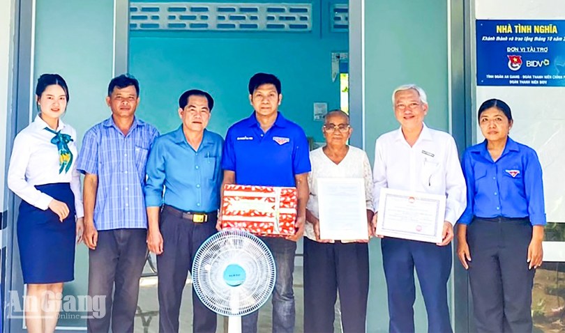 Tri Tôn hỗ trợ đoàn viên xây dựng nhà Tình nghĩa