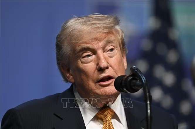 Tổng thống Trump nói rõ về khả năng dùng bom hạt nhân và 'mẹ của mọi loại bom' chống Iran