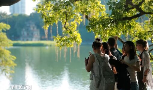Thời tiết ngày 16/10: Bắc Bộ ngày nắng, Nam Bộ đề phòng mưa lớn