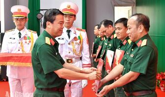 An Giang điều động, bổ nhiệm 81 cán bộ quân sự cấp xã