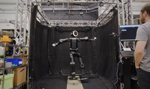 Video bên trong nhà máy sản xuất robot hình người Atlas