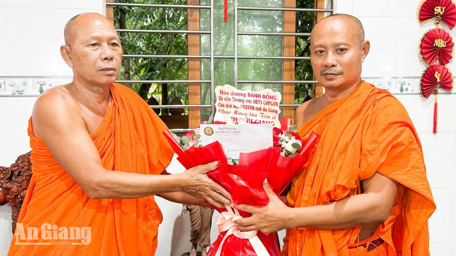 Tân Tiến sĩ Danh Hữu Giang: Học để phụng sự cộng đồng