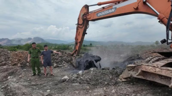 Triệt phá đường dây vận chuyển, đổ thải và chôn lấp hàng trăm tấn rác thải công nghiệp