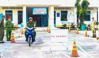 Hơn 700 người được hướng dẫn kỹ năng lái xe an toàn