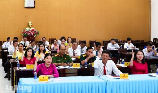 HĐND xã Châu Thành thông qua 4 nghị quyết về vốn và biên chế