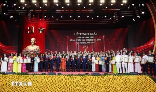 Thường trực Ban Bí thư Trần Cẩm Tú dự Lễ trao giải Cuộc thi chính luận về bảo vệ nền tảng tư tưởng của Đảng lần thứ 6
