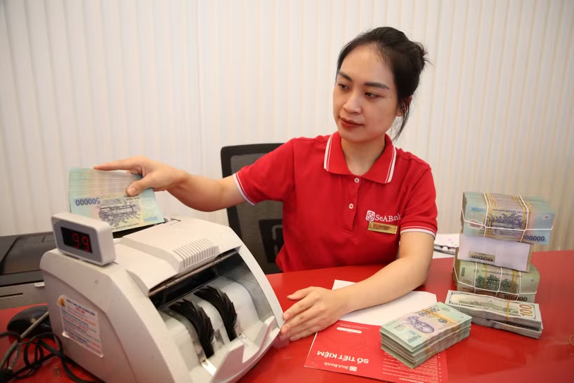 Ngân hàng đồng loạt giảm lãi suất, tiếp sức doanh nghiệp cao điểm cuối năm