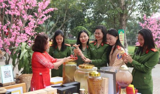Phụ nữ Việt Nam: Dệt "mùa vàng" khát vọng, kiến tạo tương lai