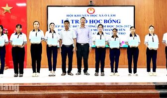 Ô Lâm trao 40 suất học bổng “Tiếp bước đến trường”