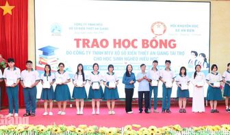 62 suất học bổng đến học sinh có hoàn cảnh khó khăn xã An Biên