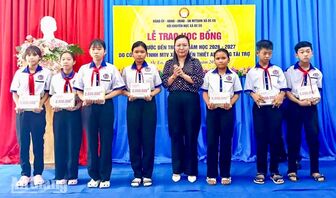 119 triệu đồng hỗ trợ 60 học sinh khó khăn xã Óc Eo