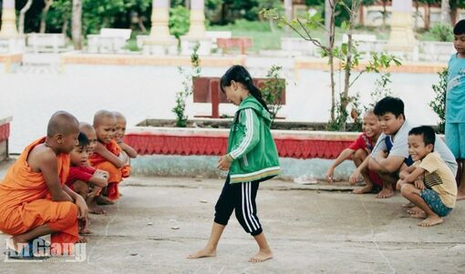 Sân chùa, khoảng trời tuổi thơ