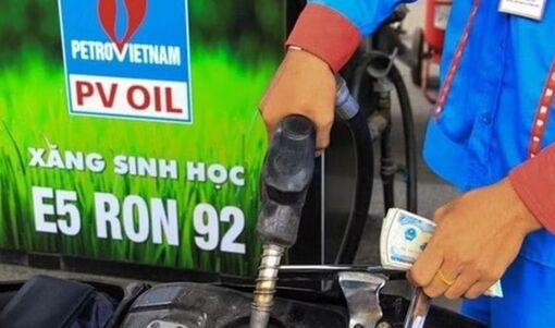 Giá xăng giảm trong khi dầu diesel tăng từ 15 giờ ngày 22/10
