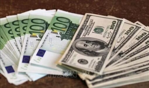 Thế giới gánh nợ 365.000 tỷ USD, tiền lãi ngày một phình to
