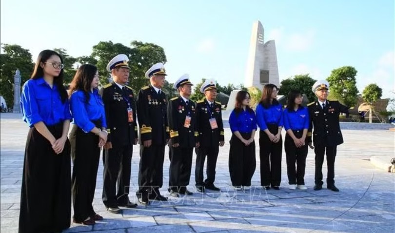 Tiếp nối truyền thống huyền thoại đường Hồ Chí Minh trên biển