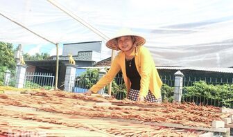 Giữ nghề làm nhang ở Mỹ Hòa Hưng