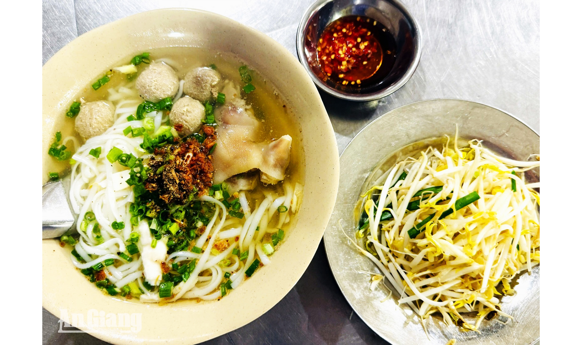 Về Bảy Núi, thưởng thức bánh canh Vĩnh Trung