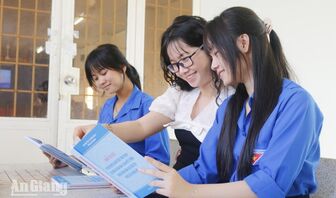 Sổ tay nhỏ, kiến thức lớn trong phòng, chống tảo hôn