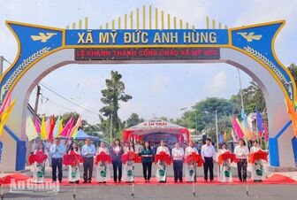 Mỹ Đức khánh thành cổng chào trị giá gần 1,9 tỷ đồng