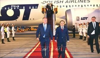 Thủ tướng Ba Lan Donald Tusk đến Hà Nội, thăm chính thức Việt Nam