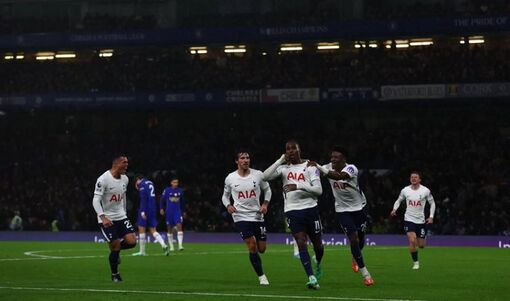 Phản lưới và thẻ đỏ, Chelsea gục ngã trước Tottenham