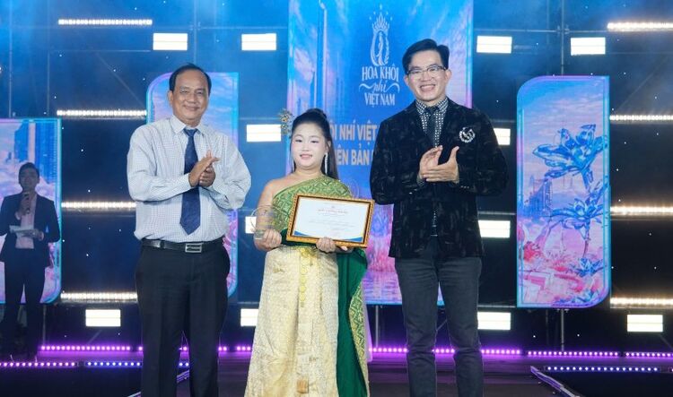 Võ Tường Vy mang giai điệu miền Tây lên sân khấu, chinh phục khán giả tại Sao Mai Nhí - Phiên bản Ngôi Sao