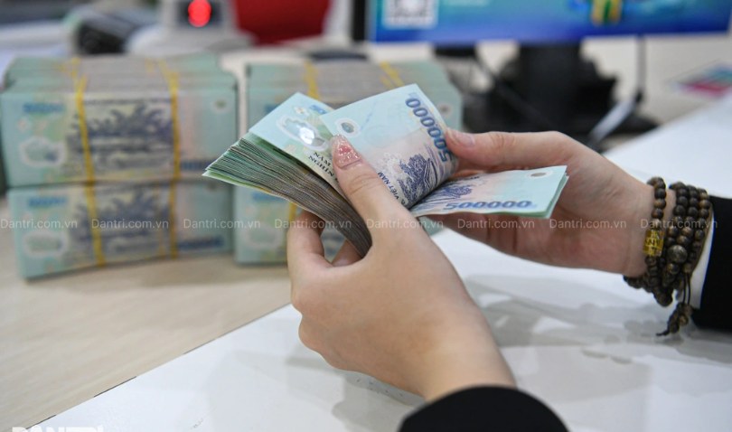 Lãi suất ngân hàng đồng loạt giảm, các kỳ hạn tiết kiệm hiện ở mức nào?
