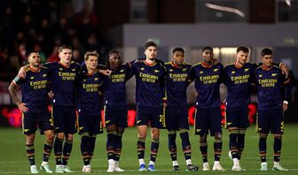 Gục ngã trên chấm 11m, Arsenal cay đắng rời EFL Cup