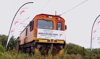Nam Phi chạy thử đoàn tàu hàng dài kỷ lục 7,6km với 696 toa