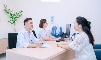 Ra máu báo thai siêu âm được chưa? Mốc khám thai đầu tiên mẹ bầu cần nhớ